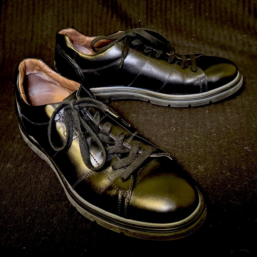 Nero Giardini black leather sneakers.